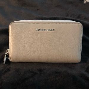 Michael kors wallet!!!!!